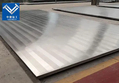 Zirconium alloy steel clad plate
